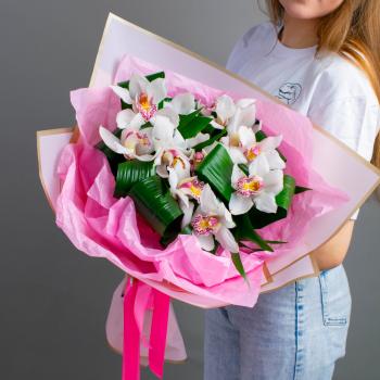Букет Розовых Орхидей с аспидистрой